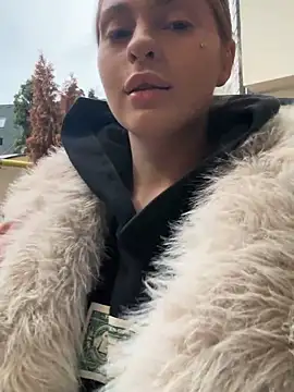 MilenaLuxury online show from November 29, 2025, 1:47 pm