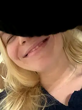 Snapshot of d0uble_trouble chatting on November 28, 2025, 7:05 pm d0uble trouble online show from November 28, 2025, 7:05 pm