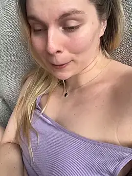 Snapshot of d0uble_trouble chatting on February 6, 2026, 11:02 am d0uble trouble online show from February 6, 2026, 11:02 am