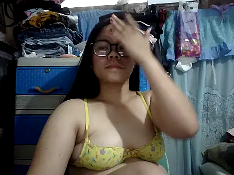 xxdreamgirl69 online show from April 6, 2026, 4:46 am