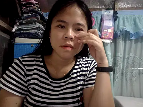 xxdreamgirl69 online show from May 14, 2026, 4:41 am