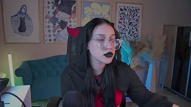 Snapshot of VivianMalone chatting on December 3, 2025, 3:10 pm VivianMalone online show from December 3, 2025, 3:10 pm