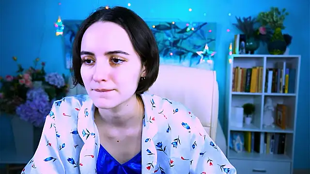 KateWillows online show from February 12, 2026, 4:07 am