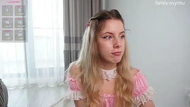 Snapshot of evy_miu chatting on April 10, 2026, 9:14 am evy miu online show from April 10, 2026, 9:14 am