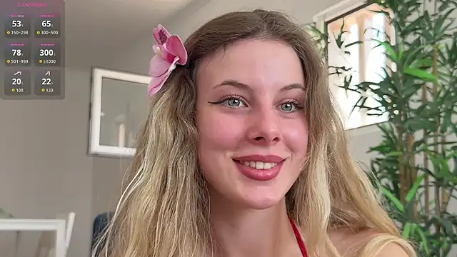 Snapshot of evy_miu chatting on July 4, 2026, 1:28 pm evy miu online show from July 4, 2026, 1:28 pm