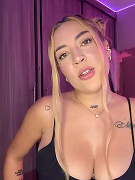 Snapshot of AlyonaWester_ chatting on February 12, 2026, 9:21 pm AlyonaWester online show from February 12, 2026, 9:21 pm