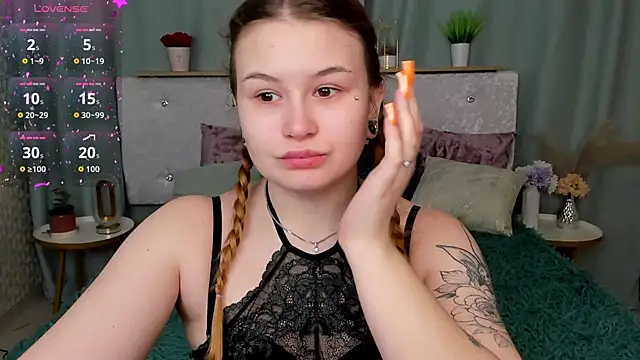 MilanaXHoney online show from February 16, 2026, 1:02 am