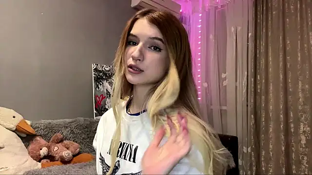 VikkiWittel online show from November 29, 2025, 6:44 pm