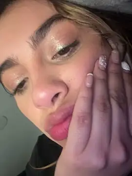 Snapshot of Julieta-8 chatting on December 21, 2025, 12:18 am Julieta-8 online show from December 21, 2025, 12:18 am