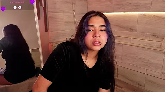 Snapshot of Mylarossi chatting on April 17, 2026, 3:26 pm Mylarossi online show from April 17, 2026, 3:26 pm