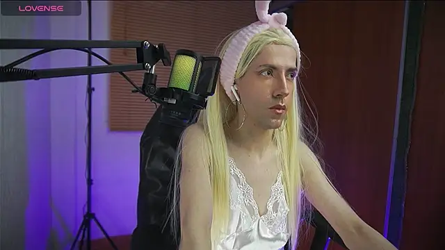 Asami y online show from April 16, 2026, 9:15 pm