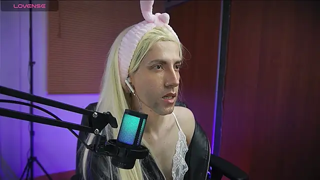 Asami y online show from April 16, 2026, 9:39 pm