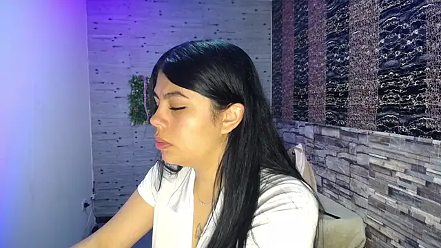 emma petit07 online show from December 19, 2025, 8:05 pm