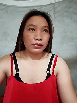 Snapshot of Evelyn-n chatting on April 17, 2026, 12:02 am Evelyn-n online show from April 17, 2026, 12:02 am