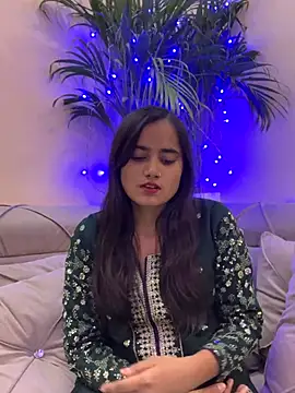 cute-kh online show from December 1, 2025, 7:13 am