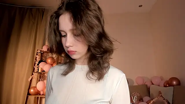 LachelleFrommer online show from February 15, 2026, 1:13 am