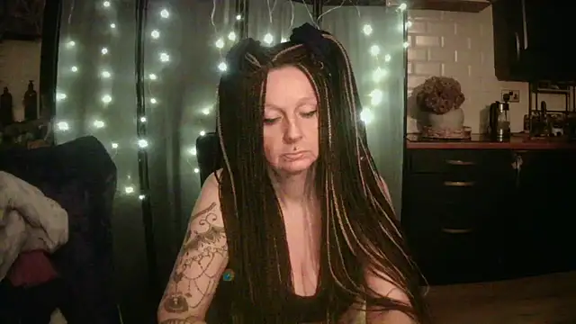 Snapshot of pixxiexo chatting on February 18, 2026, 12:06 am pixxiexo online show from February 18, 2026, 12:06 am