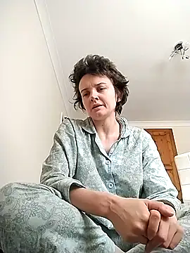 Amy01112 online show from May 18, 2026, 10:54 am