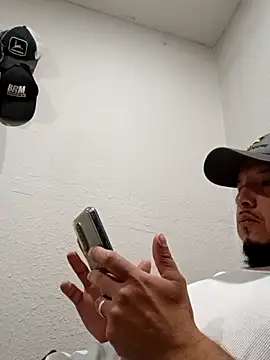 Lalin2323 online show from February 11, 2026, 1:21 am