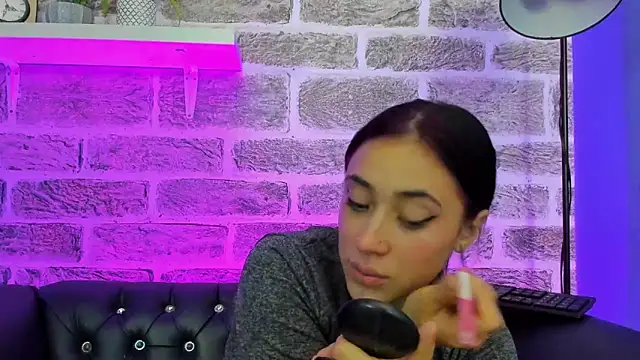 Ariana collinss online show from May 22, 2026, 1:17 pm