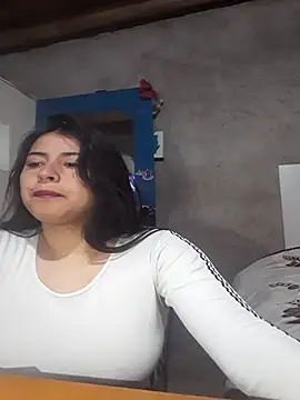 Snapshot of Estefanny_Lolyy chatting on June 15, 2026, 2:25 am Estefanny Lolyy online show from June 15, 2026, 2:25 am