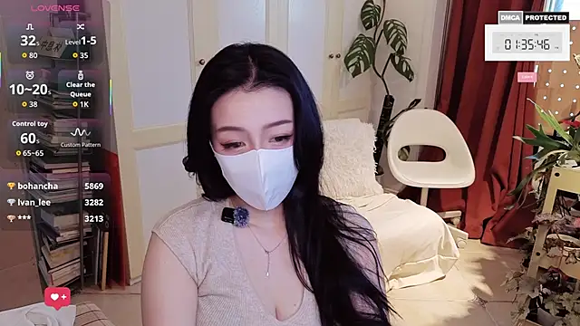 nayomi 34f online show from April 10, 2026, 5:34 am