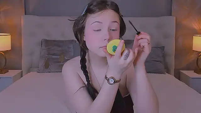 YONA WINK online show from March 15, 2026, 8:37 pm