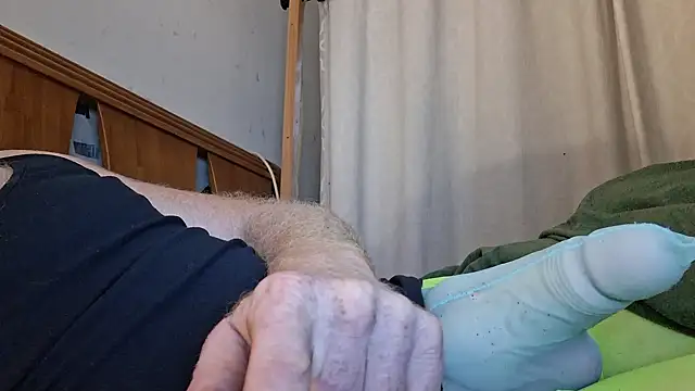 Snapshot of Olewrench35 chatting on July 20, 2026, 4:16 am Olewrench35 online show from July 20, 2026, 4:16 am