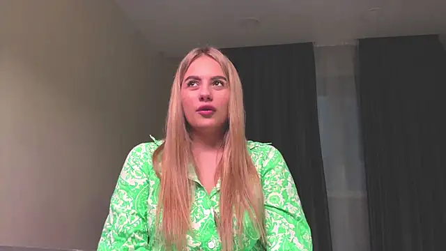 Snapshot of ShirlStyer chatting on December 4, 2025, 1:53 pm ShirlStyer online show from December 4, 2025, 1:53 pm