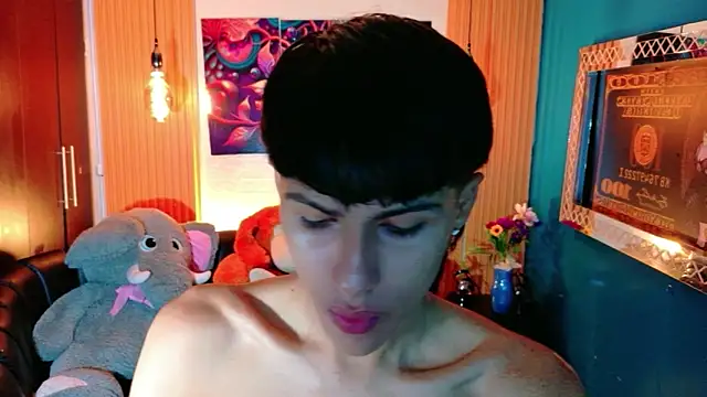 Snapshot of StormLuxX chatting on May 6, 2026, 12:32 pm StormLuxX online show from May 6, 2026, 12:32 pm