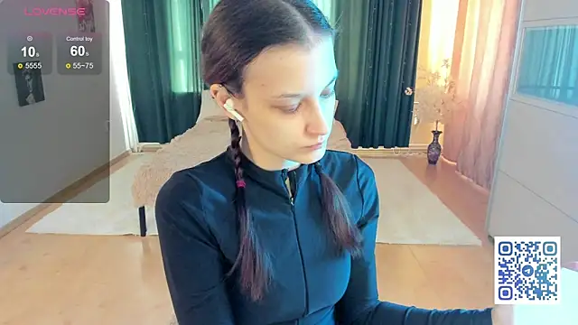 KrisDoeil online show from April 14, 2026, 2:06 am