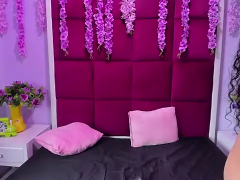 LuciannaDavis online show from December 5, 2025, 4:03 pm