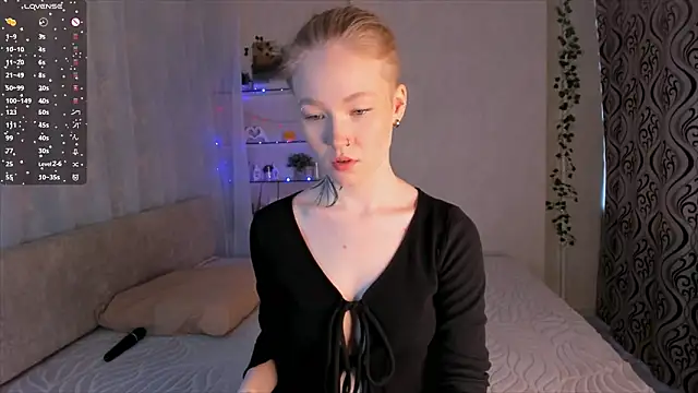 MaireLanda online show from March 23, 2026, 4:27 am