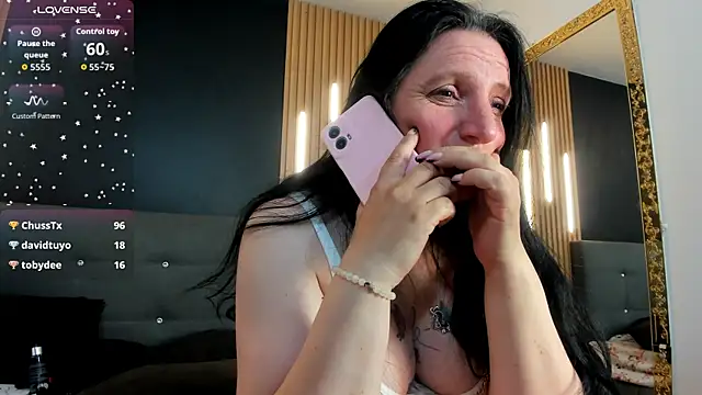 Snapshot of Andre_cloefoxx_ chatting on April 2, 2026, 3:31 pm Andre cloefoxx online show from April 2, 2026, 3:31 pm