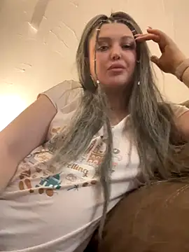 AmazingVi online show from December 3, 2025, 5:44 pm