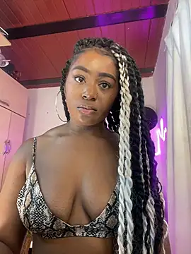 Snapshot of Cynthia_es chatting on April 24, 2026, 4:20 pm Cynthia es online show from April 24, 2026, 4:20 pm