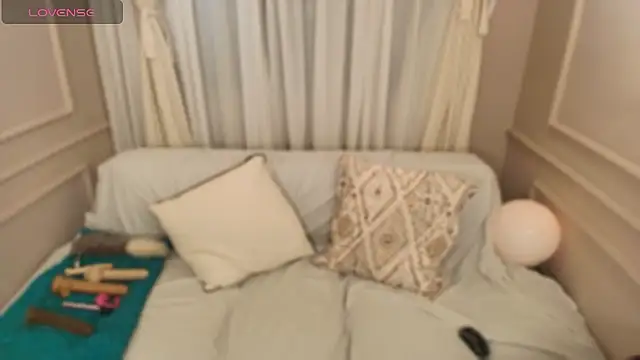 Sarah rossi  online show from January 17, 2026, 7:50 pm