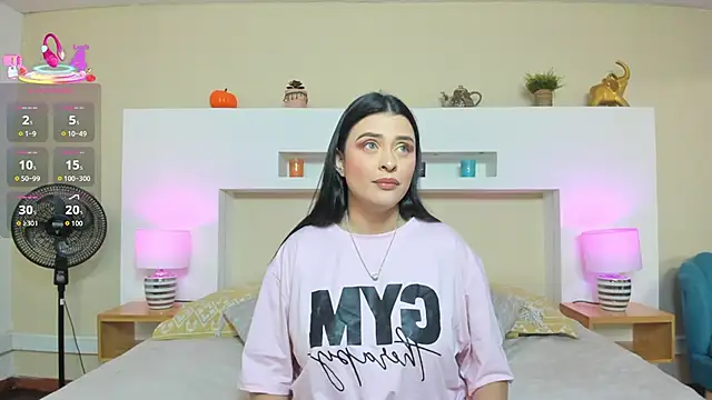 AnikaRomanoff  online show from December 15, 2025, 11:25 am