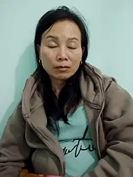 Lili-123k online show from December 17, 2025, 3:18 pm