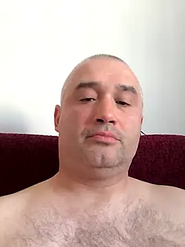 Olomoucak1982 online show from April 28, 2026, 1:49 pm