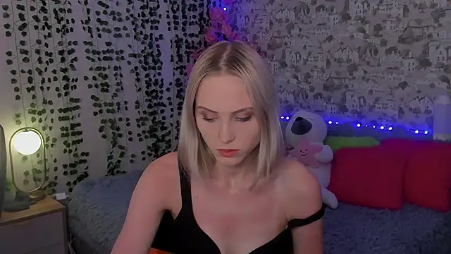 Snapshot of Gina_Gina_love chatting on July 8, 2026, 2:16 am Gina Gina love online show from July 8, 2026, 2:16 am