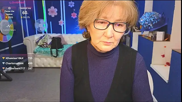 Mia Monno online show from December 2, 2025, 11:48 am