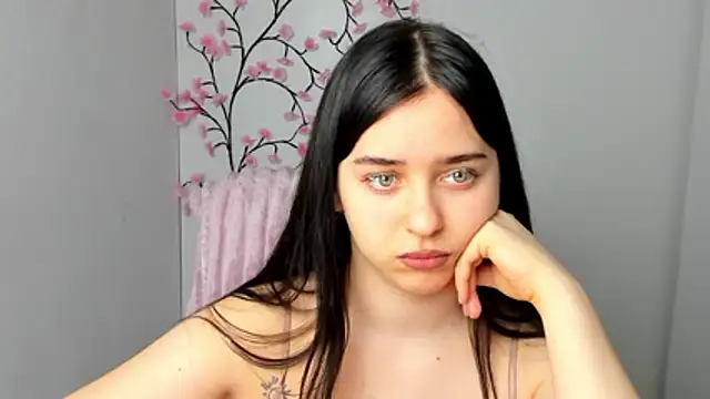 Lilu May online show from April 13, 2026, 5:40 pm