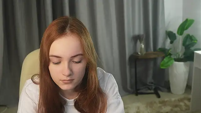 SheriseHartzo online show from December 4, 2025, 2:48 pm