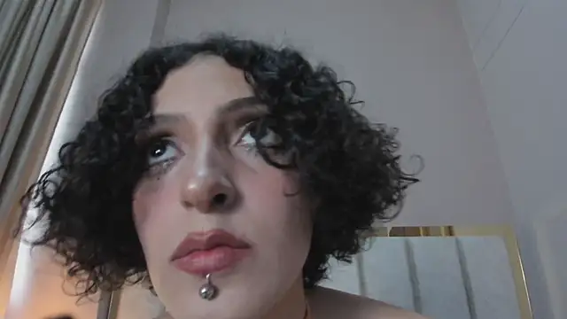 Snapshot of LyraVendrell chatting on April 30, 2026, 7:53 pm LyraVendrell online show from April 30, 2026, 7:53 pm