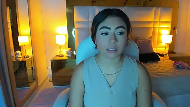 Snapshot of Zoei_Moon chatting on April 13, 2026, 6:57 pm Zoei Moon online show from April 13, 2026, 6:57 pm