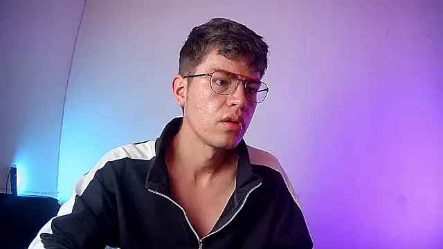 Snapshot of nicolatinboy chatting on February 21, 2026, 9:05 pm nicolatinboy online show from February 21, 2026, 9:05 pm