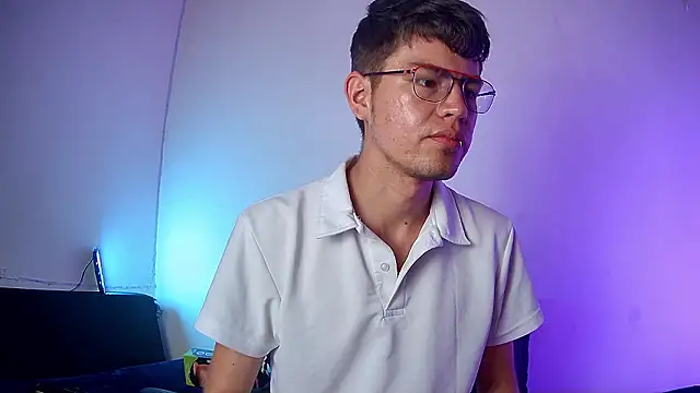 Snapshot of nicolatinboy chatting on February 23, 2026, 9:23 pm nicolatinboy online show from February 23, 2026, 9:23 pm