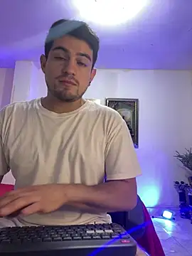 williamsmiiths16 online show from January 18, 2026, 3:49 pm