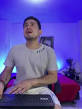 williamsmiiths16 online show from April 16, 2026, 12:06 pm